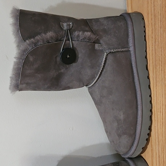 UGG Women's Bailey Button Boots - Picture 13 of 13
